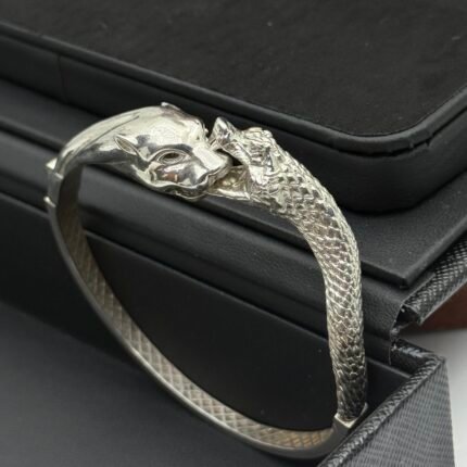 Neva Gümüş bilərzik