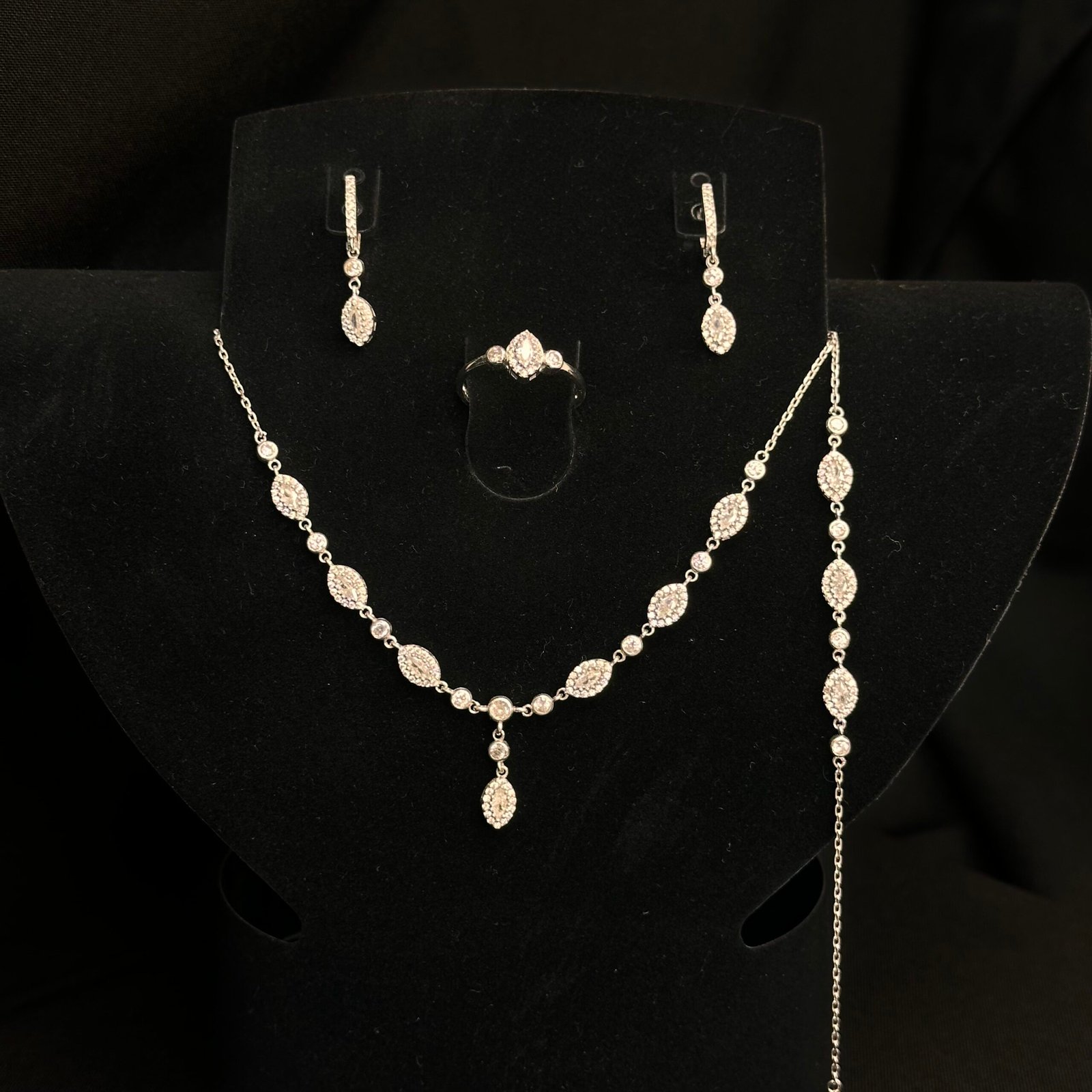 Rebekka Gümüş dəst Rebekka Gümüş dəst