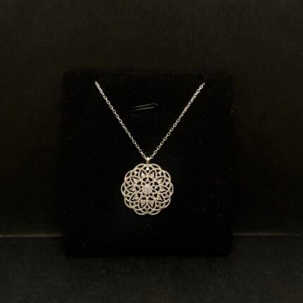 Nora Gümüş boyunbağı