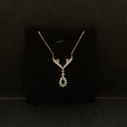 Eleanor Gümüş boyunbağı