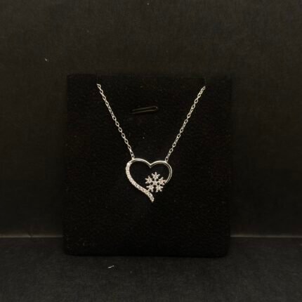 Sara Gümüş boyunbağı