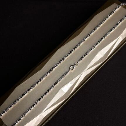 Douglas Gümüş boyunbağı