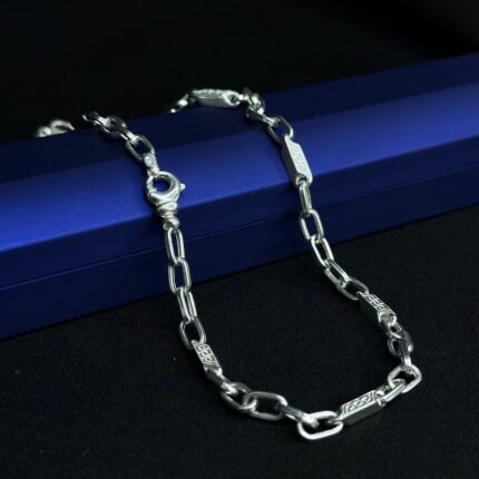 Elias Gümüş boyunbağı