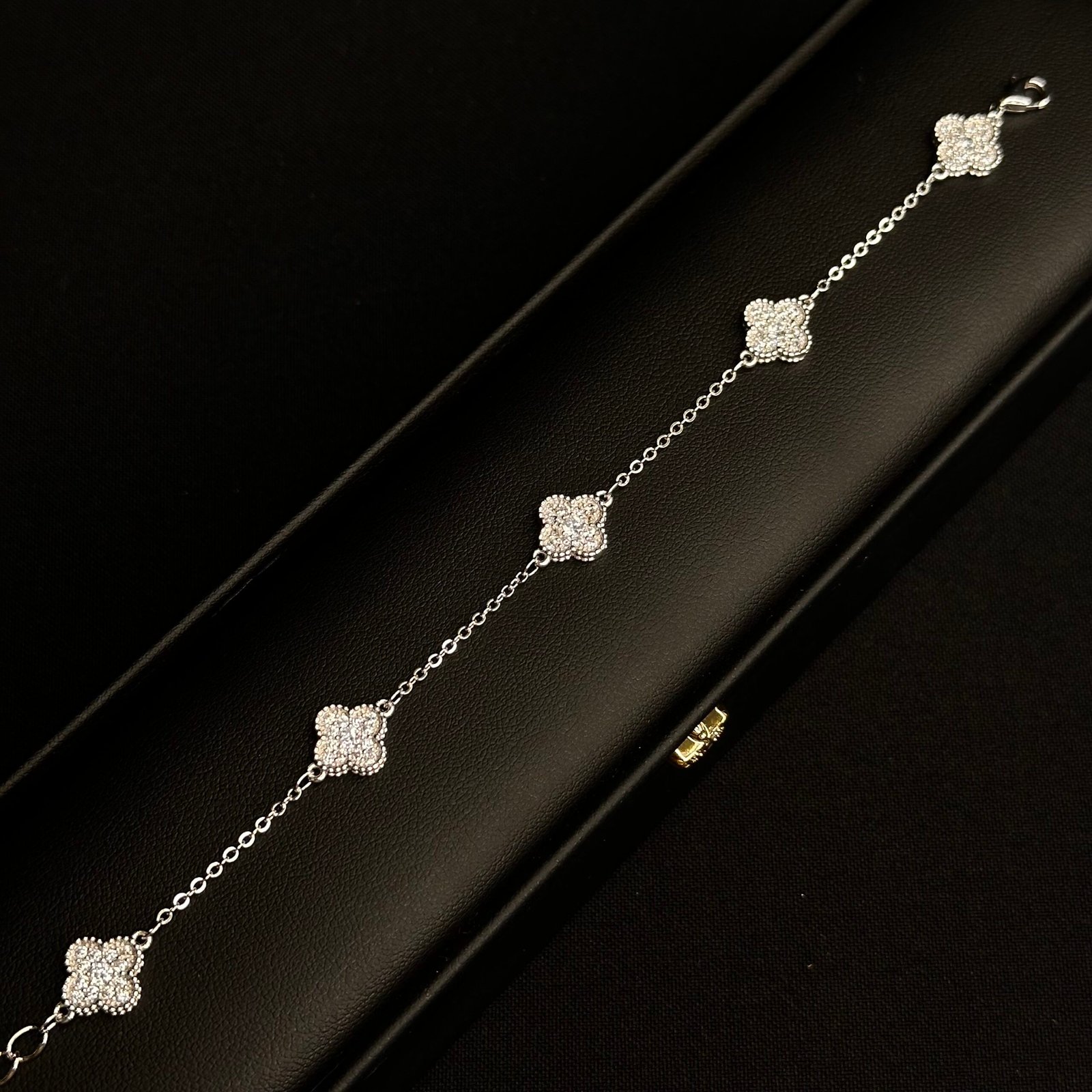 Shay Gümüş bilərzik Shay Gümüş bilərzik