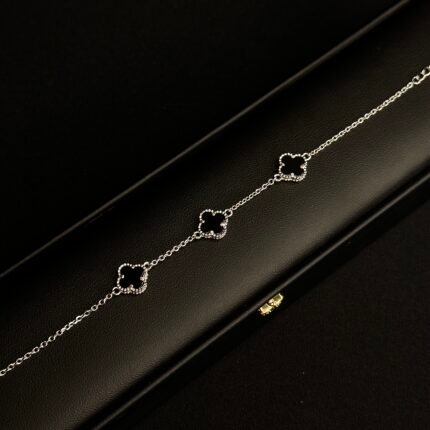 Valentina Gümüş bilərzik