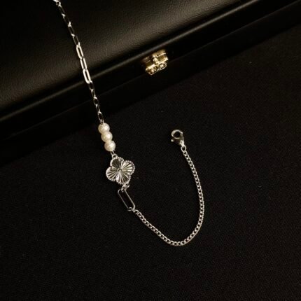 Vicky Gümüş bilərzik