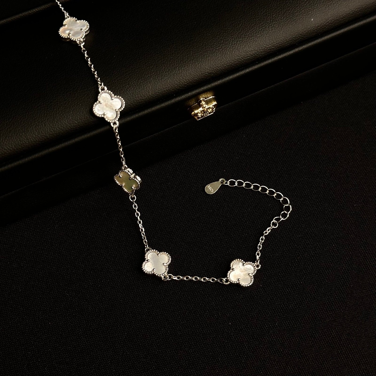 Ainara Gümüş bilərzik Ainara Gümüş bilərzik