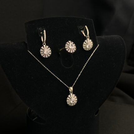 Yvette Gümüş dəst