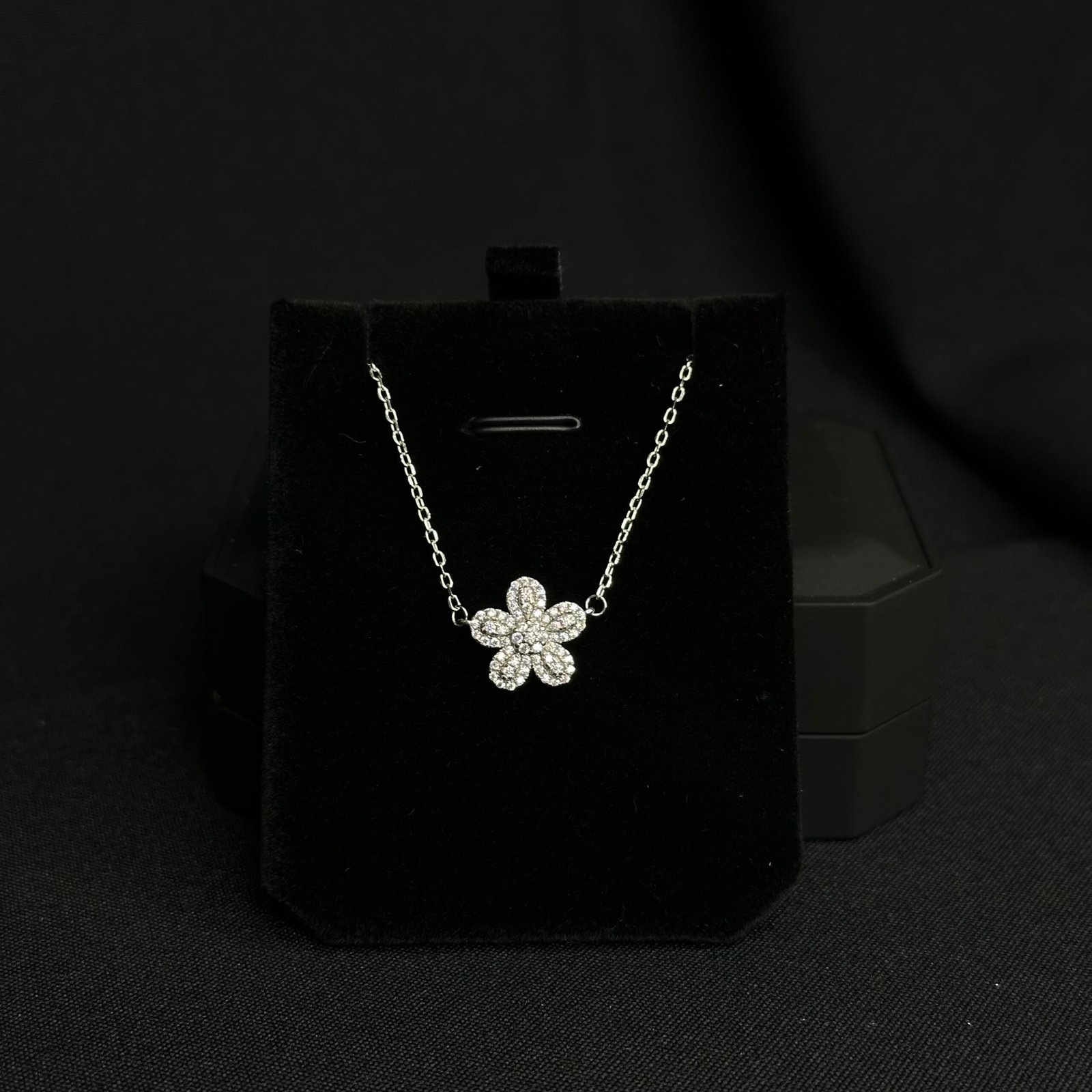 Ulrika Gümüş boyunbağı Ulrika Gümüş boyunbağı