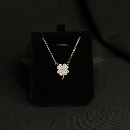 Yolanda Gümüş boyunbağı