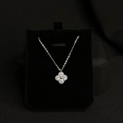 Yvonne Gümüş boyunbağı