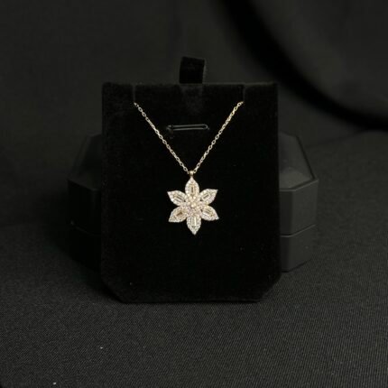 Aida Gümüş boyunbağı