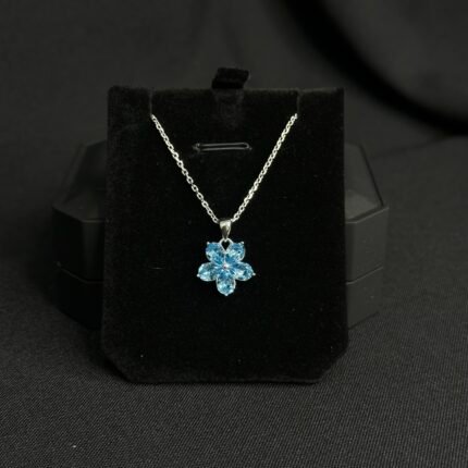 Cara Gümüş boyunbağı