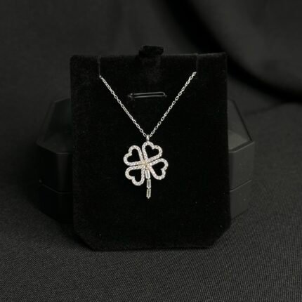 Della Gümüş boyunbağı