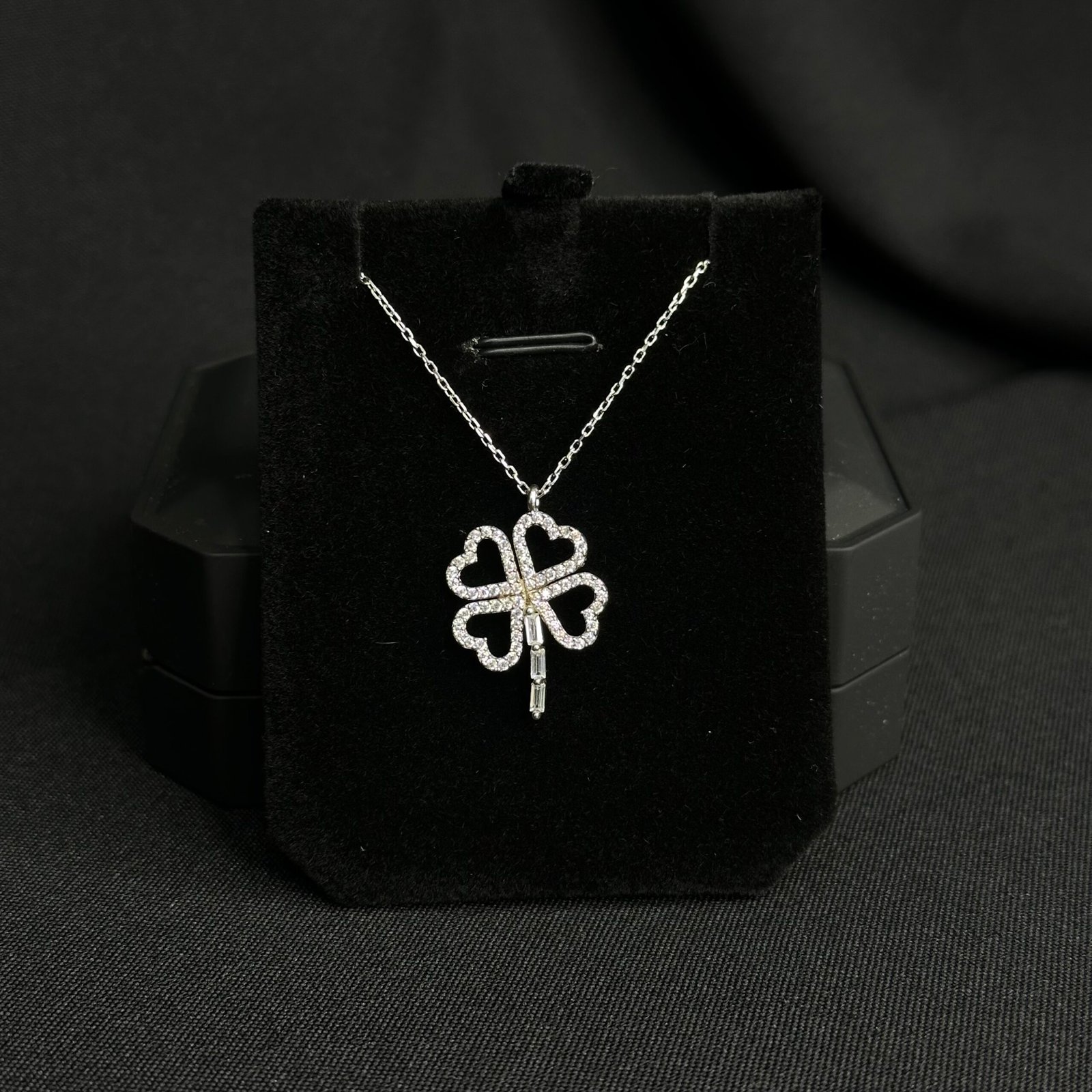 Della Gümüş boyunbağı Della Gümüş boyunbağı