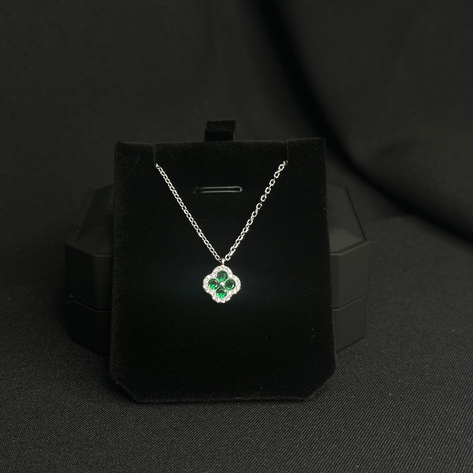 Faith Gümüş boyunbağı Faith Gümüş boyunbağı