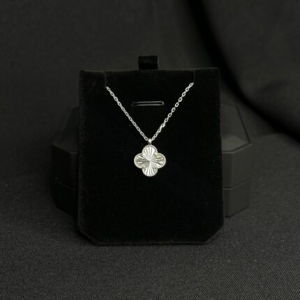 Kasey Gümüş boyunbağı