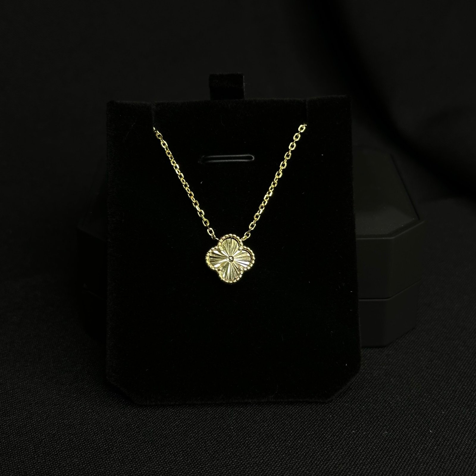 Leatrice Gümüş boyunbağı Leatrice Gümüş boyunbağı