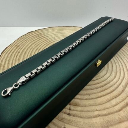 İan Gümüş bilərzik