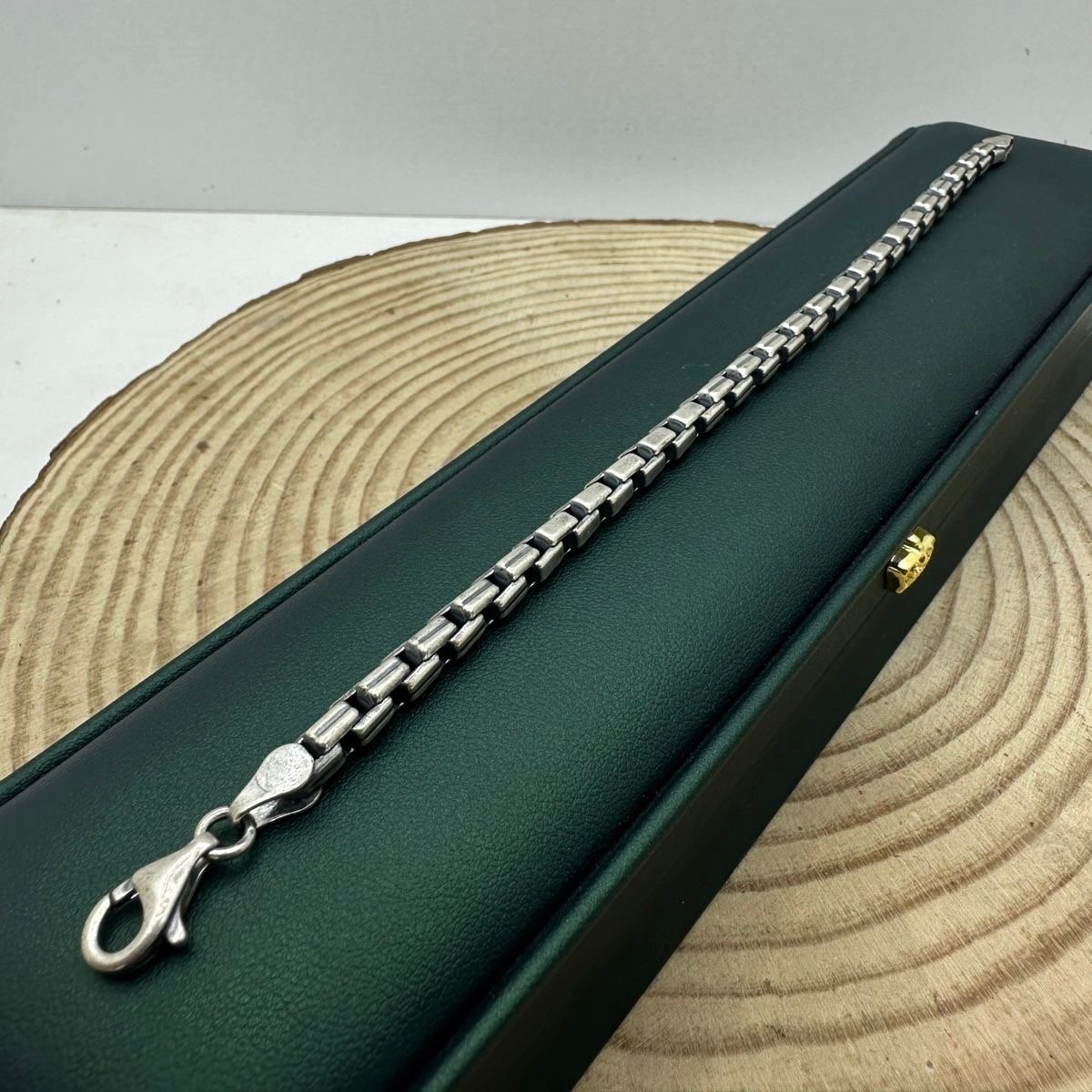 KB 44 İzayya Gümüş bilərzik