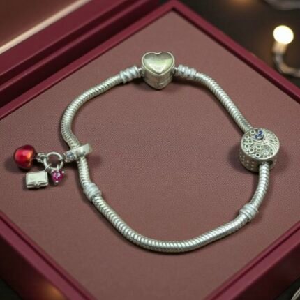 Emilee Gümüş bilərzik