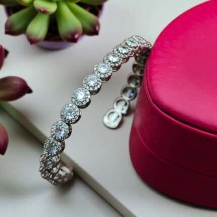 Estefani Gümüş bilərzik