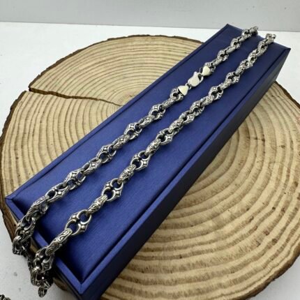 Konrad Gümüş boyunbağı