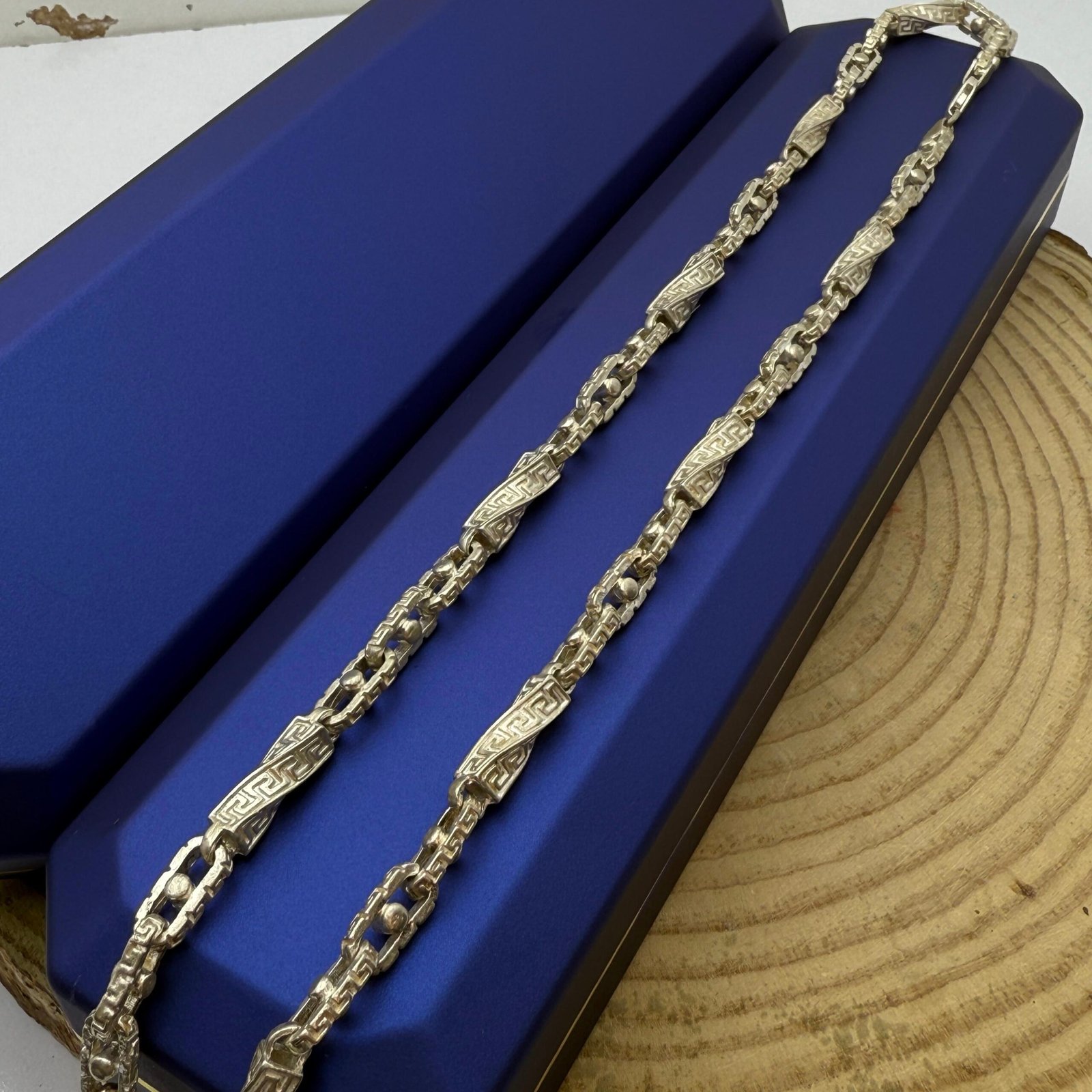 KB 68 Oskar Gümüş boyunbağı