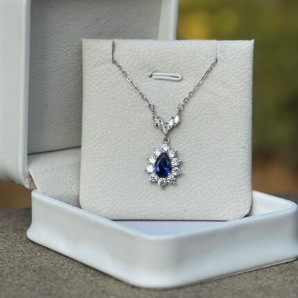 Martha Gümüş boyunbağı