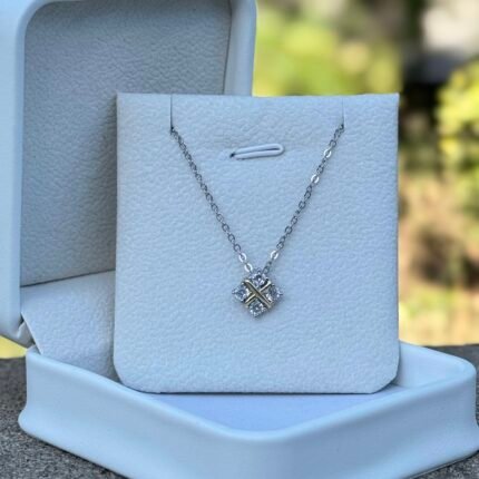 Meredith Gümüş boyunbağı